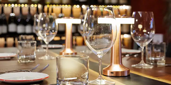 sway Two wine glasses toasting